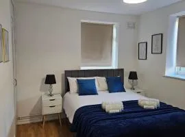 Chic Two Bedroom Apartment in the Heart of Battersea Modern and Comfy