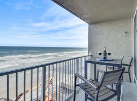 Daytona Beach Retreat Beach Access!，位于代托纳海滩的带按摩浴缸的酒店