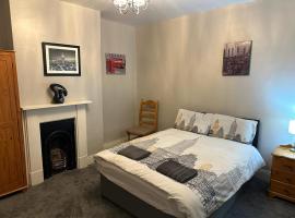 Luton Town House Near AIRPORT，位于卢顿的酒店