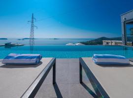 Apartments Villa Poco Loco，位于米利尼的酒店