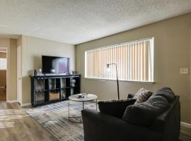 Fresno Apt Near Attractions, Shopping and Dining!，位于弗雷斯诺的公寓