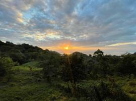 Pura Natura Lodge Manuel Antonio，位于曼努埃尔安东尼奥的酒店