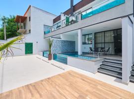 Villa da Serra 2 - Casa com piscinas privativas vidro，位于帕拉蒂的酒店