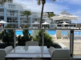 The Pooldeck - Ettalong Mantra,stroll To Beach - Shops，位于艾塔龙海滩的酒店