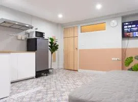 A1 Duplex large room wt kitchen