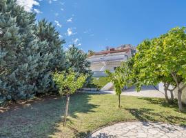 Große Terrasse mit Meerblick, Strand 200 Meter，位于巴斯卡的度假屋