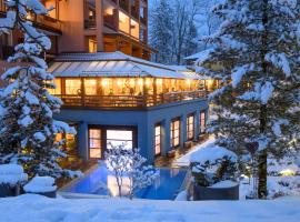 蒙塔弗纳霍夫酒店，位于施伦斯的带泳池的酒店