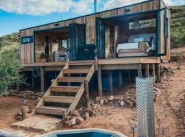 Solace Eco Cabins - Citrus Cabin，位于克兰威廉的酒店