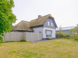 Villa Pakhuys - groepsaccommodatie - Julianadorp aan Zee，位于登海尔德的度假屋