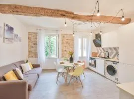 LE PETIT CASTELET - New superb flat in old Antibes, AC, WIFI, for 4