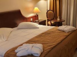 Hotel Apollonia Delphi，位于特尔斐的带泳池的酒店