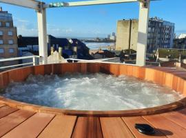 Logis - Hôtel Arc en Ciel et SPA Les Sables d'Olonne，位于莱萨布勒-多洛讷的酒店