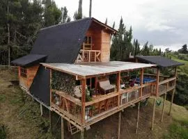 Lovely two bedroom cabin on avocado farm