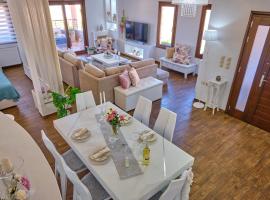 Elena Luxury Suite Agios Stefanos，位于圣斯特凡诺斯的公寓