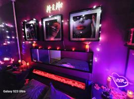 Love Room Amour Glamour Lib proche gare rer 5 minute à pied，位于欧奈索斯博伊斯的酒店