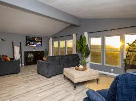 Magnificent & tranquil home, Mountain Views , 8 mins to casinos & river, Fire pit, BBQ