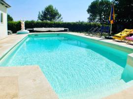 Villa entière au calme avec piscine et jardin，位于佩尔蒂的酒店