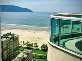 Flat quadra da Praia com Garagem Piscina Ar Condic