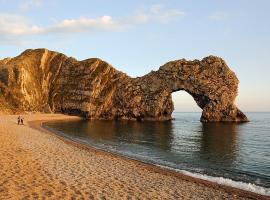 2-6 guests Holiday Chalet in Durdle Door，位于西拉尔沃思的酒店