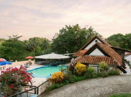 Hotel Campestre El Refugio de Las Guacamayas，位于特里温福港的酒店