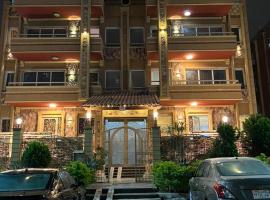 Cairo plaza guest house，位于Sheikh Zayed的酒店