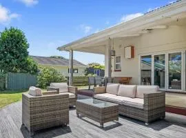 Sunlit Retreat - Te Horo Beach Holiday Home