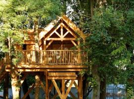 Cabane perchée luxe avec jacuzzi Domaine du Marais Maisse，位于Maisse的豪华帐篷