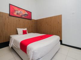 RedDoorz Syariah near RSUD Tuban，位于Tuban的酒店