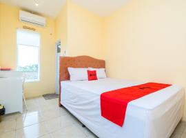 RedDoorz Syariah near RSUD Dr Iskak Tulungagung，位于Kedungwaru的酒店