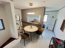 Charming New Home Launch: Direct access to Narita & Haneda Airports, Shinjuku, and Disneyland; Close to Asakusa & Akihabara!，位于东京的酒店