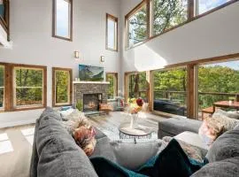Modern Chalet with Mountain Views in Gatlinburg TN