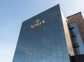 Adria Premium Hotel，位于瓜拉普阿瓦坦克里多托马斯德法瑞拉机场 - GPB附近的酒店