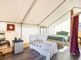 Silver Spur Homestead Luxury Glamping -The Tombstone