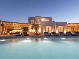 Blue Eye Grand Villa Mykonos，位于卡拉法蒂斯的带泳池的酒店