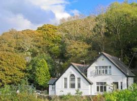 Holiday Cottage in Snowdonia (Sleeps 10)，位于哈雷克的酒店