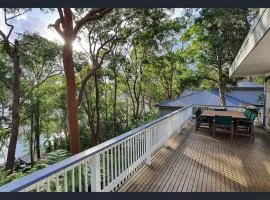 Treetop Retreat Northern Beaches with Stunning Pittwater Bay Views