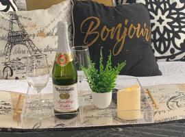 Your Penthouse Ocean view with City lights and Queen Mary too，位于长滩的酒店