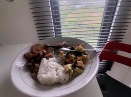 Studio Healing at Sayana Apartemen Harapan Indah Bekasi，位于Rawarengas的酒店