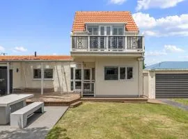 Tutere Treasure - Waikanae Holiday Home