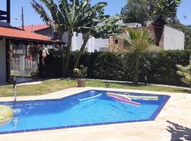 Lindissíma casa com piscina Blumenau próx praias，位于布卢梅瑙的酒店