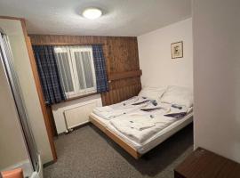 Romantic Room with private bathroom，位于萨斯的酒店
