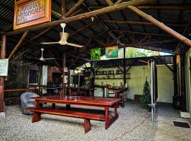 Cabinas Tropicales，位于希门尼斯港的酒店