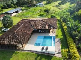 Finca ganadera de lujo en el Quindío