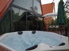 Chalés Alto Padrão com Jacuzzi no Centro de Bonito
