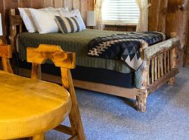 2410 - Oak Knoll Duplex Studio #12 cabin，位于大熊湖的酒店