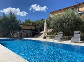 Grande villa rénovée avec piscine, clim et Wi-Fi au coeur du Luberon - FR-1-708-61