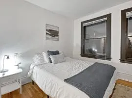 Quiet 1 Bed Studio Heart of Downtown
