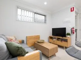 New Listing! Air-Con and Well Presented!