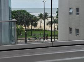 Apartamentos na Praia do Gonzaga，位于桑托斯Shopping Parque Balneario购物中心附近的酒店