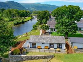 Rwst Holiday Lodges，位于兰鲁斯特的酒店